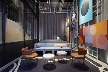 هتل Moxy Sydney Airport
