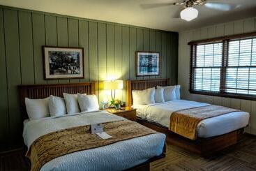 هتل Postoak Lodge And Retreat