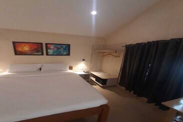 هتل Sandbanks Beach Resort