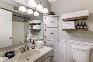 Mesa Outdoor Oasis W/ Private Pool & Patio!