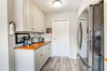 Mesa Outdoor Oasis W/ Private Pool & Patio!