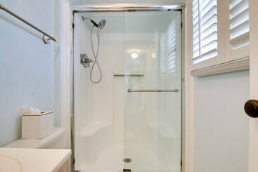 Ocean City Home W/ Pool Access: Near Park & Beach!