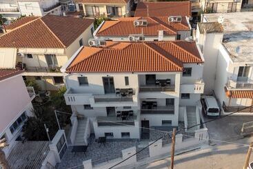 Rafkon Luxury Apartments Myrina