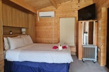 Remarkable 1 Bed Cabin In Hythe