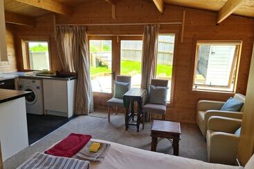 Remarkable 1 Bed Cabin In Hythe