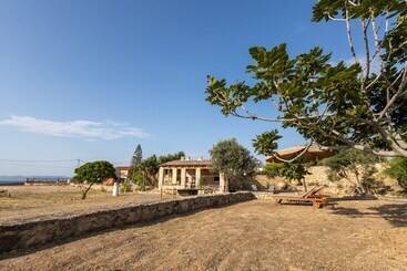اقامتگاه Beachfronthouse In Aegina
