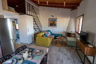 اقامتگاه Beachfronthouse In Aegina