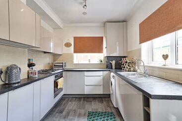 اقامتگاه Captivating 2bed House In Southend Pet Friendly!