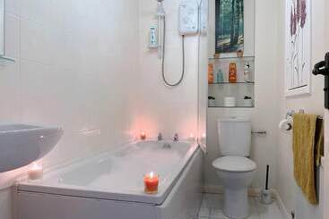 اقامتگاه Ideal For Contractors & Families By Hnfc Stays