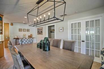 بيت ريفى Riviera Beach Home W/ Pool   Walk To Beaches!