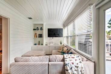 West Palm Beach Bungalow W/ Shared Backyard