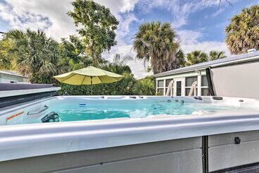 West Palm Beach Bungalow W/ Shared Backyard