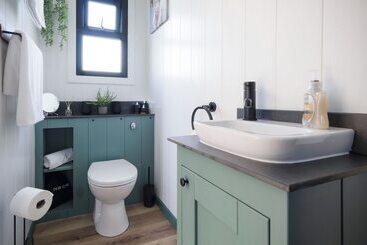 Willows Rest 1 Bed Shepherd S Hut Pentlepoir
