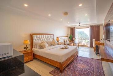 בית מלון כפרי Perfectstayz Mokshada Suites
