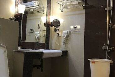 هتل Delite Sarovar Portico Faridabad