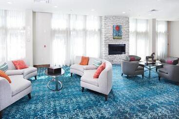 هتل Fairfield Inn & Suites By Marriott Savannah Downtown Historic District