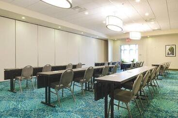 هتل Fairfield Inn & Suites By Marriott Savannah Downtown Historic District