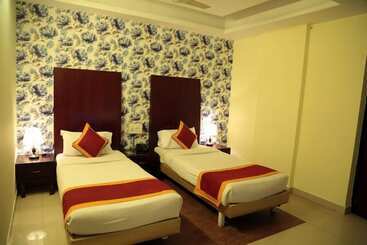 Hotel Hollyhock