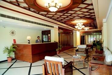 Hotel Hollyhock