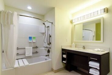 هتل Home2 Suites By Hilton Portland
