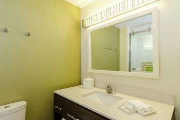 هتل Home2 Suites By Hilton Portland