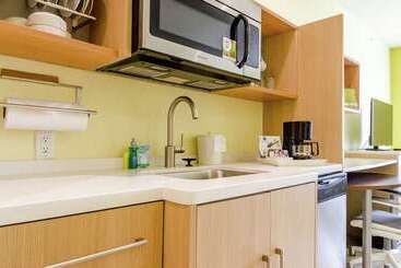 هتل Home2 Suites By Hilton Portland