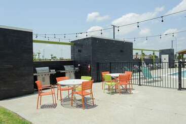 هتل Home2 Suites By Hilton Portland
