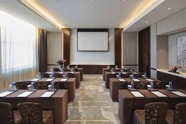 Hualuxe Hotels & Resorts Zhangjiakou, An Ihg