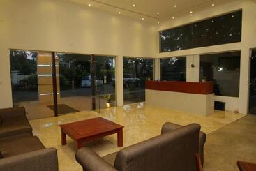 هتل Jade Green Hambantota