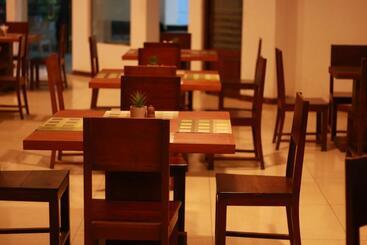 هتل Jade Green Hambantota