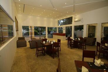 هتل Jade Green Hambantota