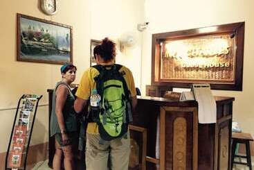 هتل Mr Charles Guest House