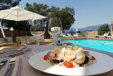 Isulella Hotel & Restaurant
