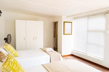 پانسیون Amanzi Guest House