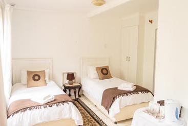 پانسیون Amanzi Guest House