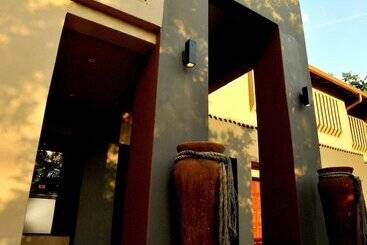 پانسیون Sunset Manor Guest House