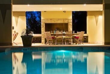 پانسیون Villa Paradisa Guest House