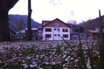 پانسیون Zebrina Guest House