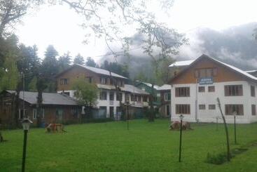 پانسیون Zebrina Guest House
