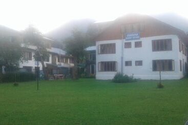 پانسیون Zebrina Guest House