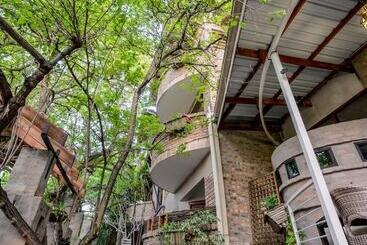 پانسیون Zebrina Guest House