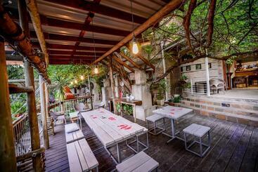 پانسیون Zebrina Guest House