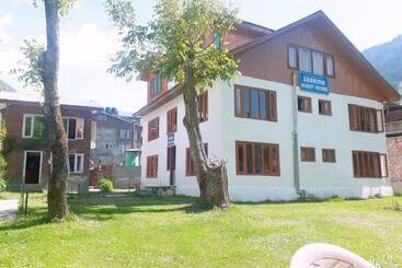 پانسیون Zebrina Guest House