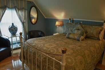 Tucker House Inn