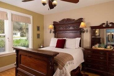 Tucker House Inn