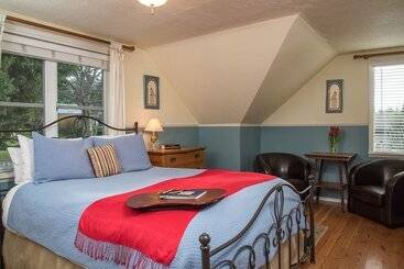 Tucker House Inn