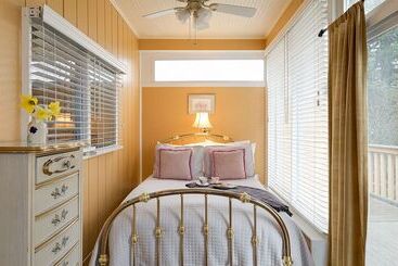Tucker House Inn