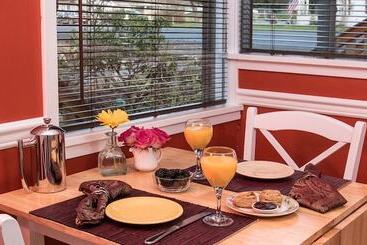 Tucker House Inn