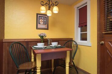 Tucker House Inn