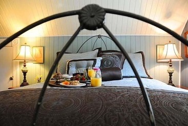 Tucker House Inn